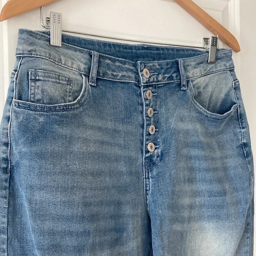 12 Short flared jeans button fly